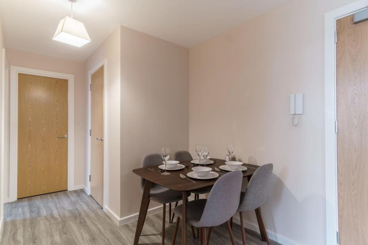Bright 2 Bed Apartment Manchester - Sleeps 4 Exterior foto